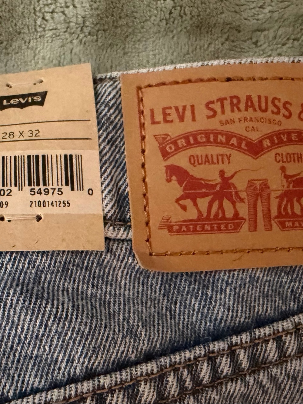 New w/Tags Women’s Levi’s Distressed “Superlow Loose” Jeans, Size 28x32 - Picture 7 of 8